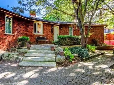 3352 LAKESHORE Road W, Oakville, ON L6L 6S6