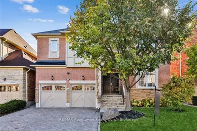 3639 STONECUTTER Crescent, Mississauga, ON L5M 7L8