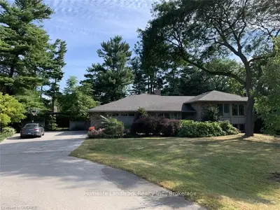 2076 GLENFOREST Crescent, Oakville, ON L6J 2G1