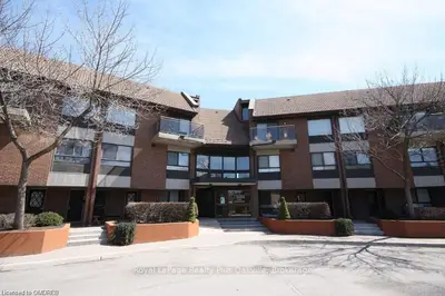 1000 Cedarglen Gate 606, Mississauga, ON L5C 3Z5