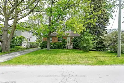 581 Maplehurst Avenue, Oakville, ON L6L 4Y8