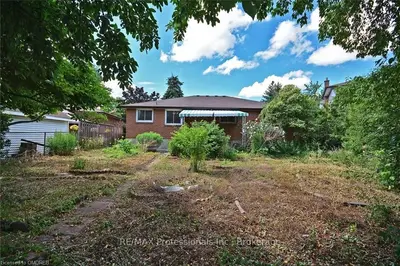 1187 Queens Avenue, Oakville, On L6h 2b7