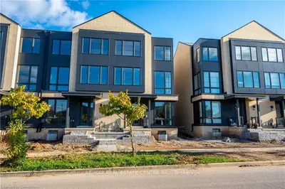 Att/Row/Townhouse in Burlington