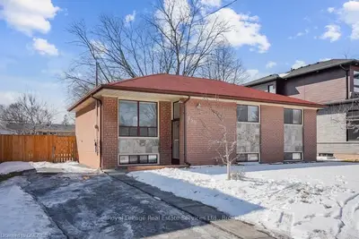 550 WARMINSTER Drive, Oakville, ON L6L 4N5