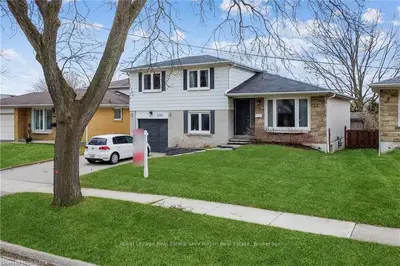 2192 Felina Court, Mississauga, ON L5A 1K5