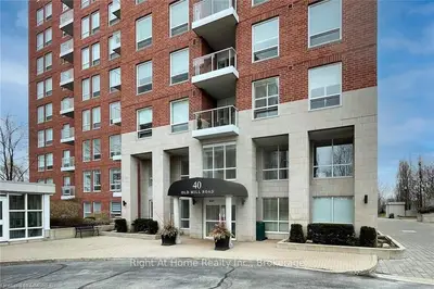 40 OLD MILL Road 302, Oakville, ON L6J 7W2