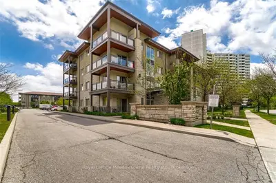 570 LOLITA Gardens 119, Mississauga, ON L5A 0A1
