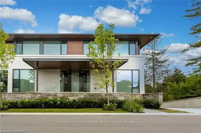 10 MAPLE GROVE Drive 15, Oakville, ON L6J 0E1