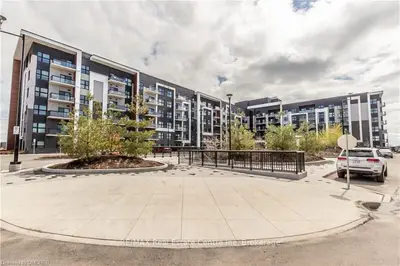 128 GROVEWOOD 126, Oakville, ON L6H 0X3