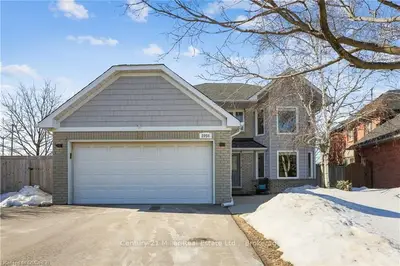 2056 BANBURY Crescent, Oakville, ON L6H 5P8