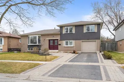 20 MOORE PARK Crescent, Halton Hills, ON L7G 2T1