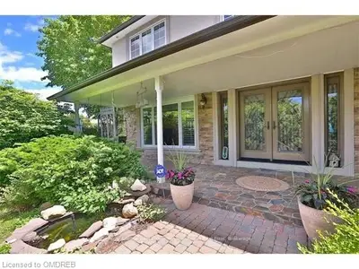 2374 Kenbarb Road, Mississauga, ON L5B 2G1