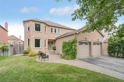 4 Treanor Crescent, Halton Hills, ON L7G 5J1