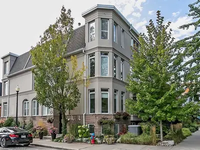 349 Robinson Street, Oakville, ON L6J 1H1