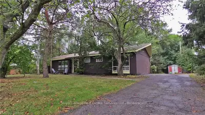 1038 Bomorda Drive, Oakville, ON L6H 1Y2