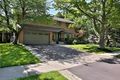 375 BARCLAY Crescent, Oakville, ON L6J 6H8