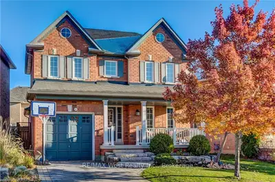 2237 BRIARGROVE Circle, Oakville, ON L6M 5A3