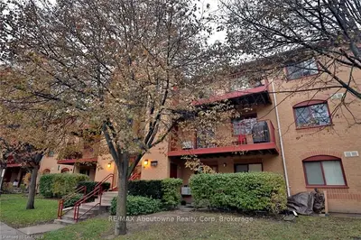 1498 PILGRIMS Way 212, Oakville, ON L6M 3G9
