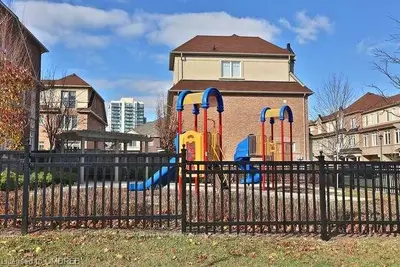 2025 Lushes Avenue, Mississauga, On L5j 1h3