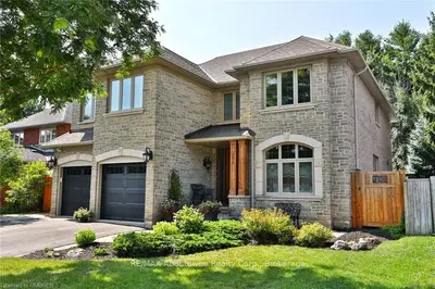 2273 CARPENTERS Circle, Oakville, ON L6M 3C6