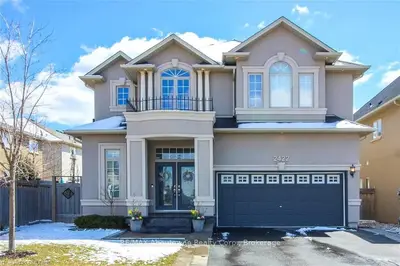 2422 Kwinter Road, Oakville, ON L6M 0H5