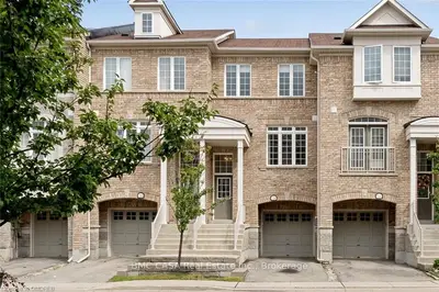 7201 Triumph Lane, Mississauga, ON L5N 0C5