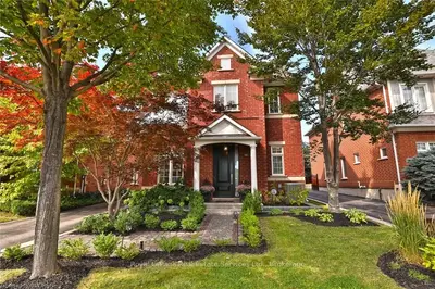 449 Doverwood Drive, Oakville, ON L6H 6N6