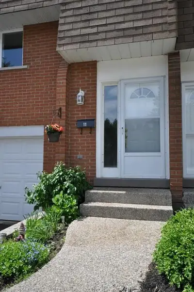 2056 Marine Drive 11, Oakville, ON L6L 1B4