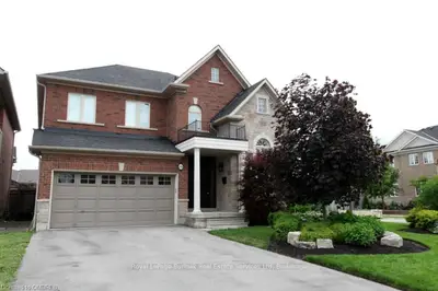 290 Duskywing Way, Oakville, ON L6L 6X6