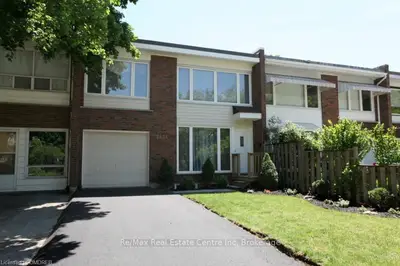 2424 MARYVALE Court, Burlington, ON L7P 2P2
