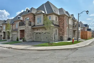 2486 village common, Oakville, ON L6M 0S2