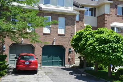 1109 Lindsay Drive E, Oakville, ON L6M 3B4