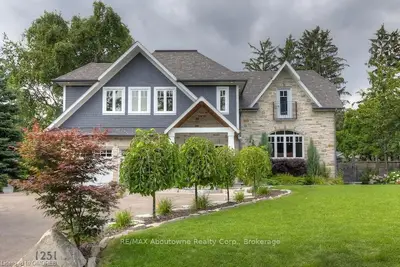 1251 Cleaver Drive, Oakville, ON L6J 1W2