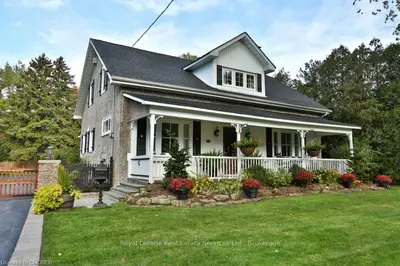 1107 Rebecca Street, Oakville, ON L6L 1Y6