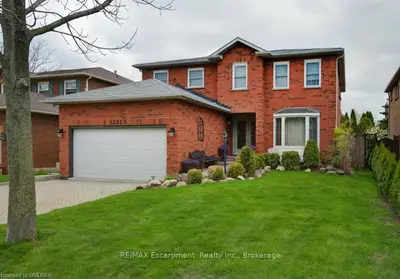 3502 Stedford Road, Oakville, ON L6L 6H2