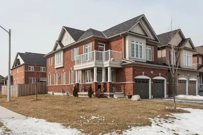 4752 BLUEFEATHER Lane, Mississauga, ON L5R 0C7