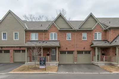 233 Duskywing 15, Oakville, ON L6L 0C5