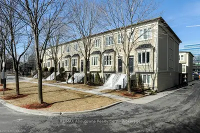 2283 Lake Shore Boulevard W Townhouse , Toronto W06, ON M8V 1A6
