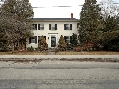29 NAVY Street, Oakville, ON L6J 2Y6