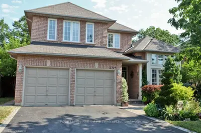 2319 Ridge, Oakville, ON L6M 3M8