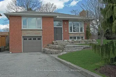 481 Willis Drive, Oakville, ON L6L 4V6