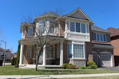 2381 Gooseberry Way, Oakville, ON L6M 4T9