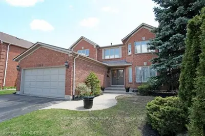 1340 Merrybrook Lane, Oakville, ON L6M 1T7