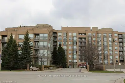 2511 Lakeshore Road W 402, Oakville, ON L6L6L9