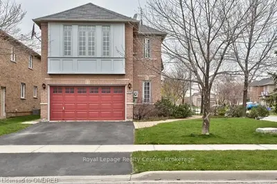 2033 Shady Glen Road, Oakville, ON L6M 3N5