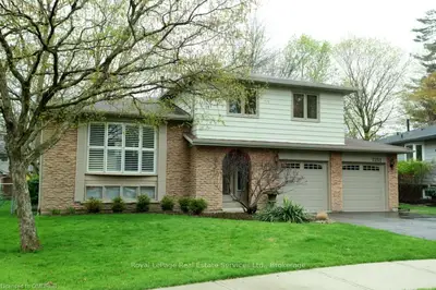 2252 Carol Road, Oakville, ON L6J 5L1