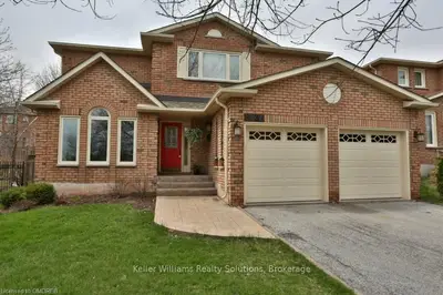2937 Caradoc Lane, Oakville, ON L6J 6W4