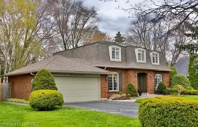 119 All Saints Crescent, Oakville, ON L6J 5Y6