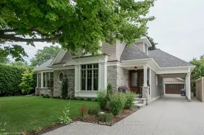 64 Brookfield Road, Oakville, ON L6K 2Y7