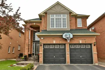 477 Heath Street, Oakville, ON L6H 6N8